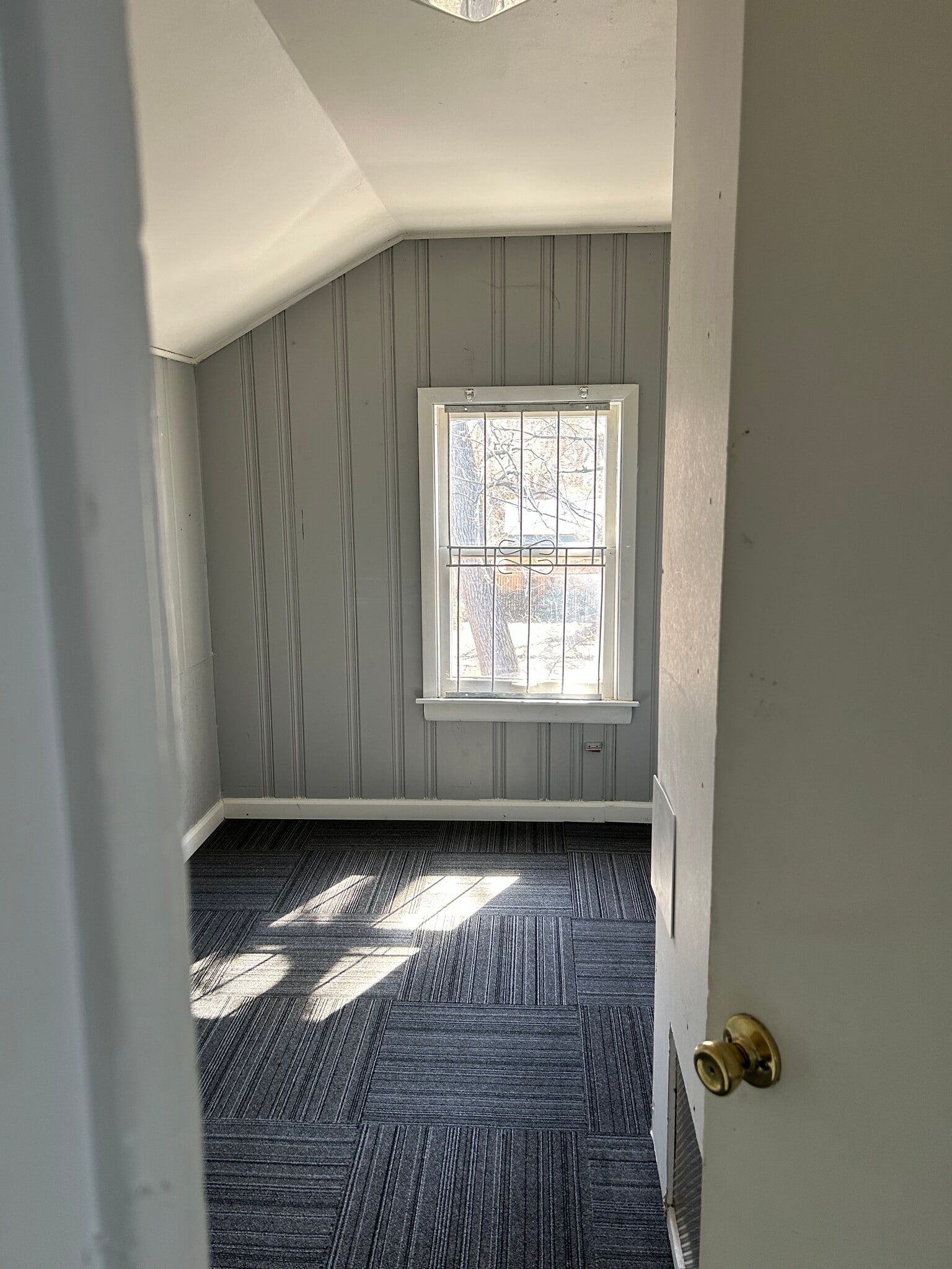 Extra room - 1012 W Armstrong Ave