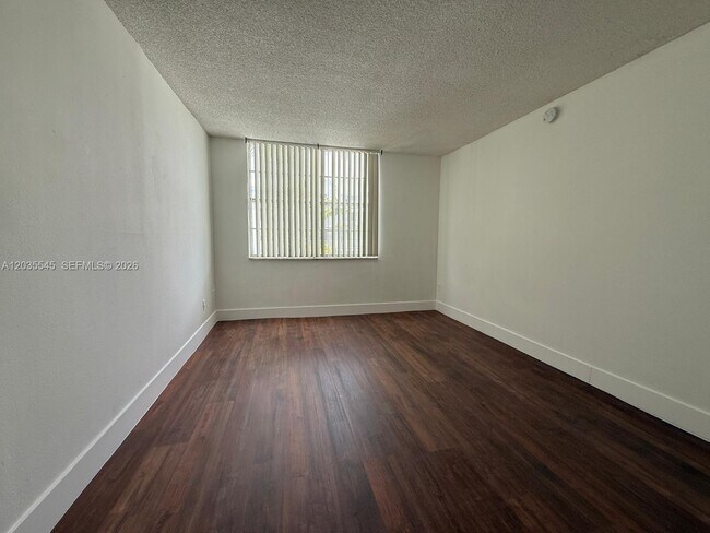 Building Photo - 492 NW 165th St