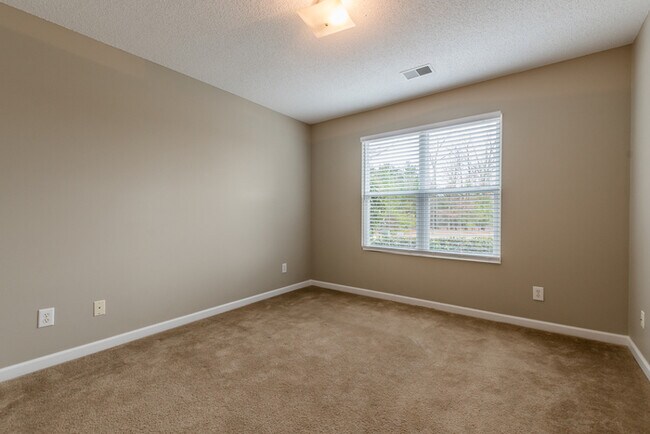 Building Photo - 3 BD 2 BA  Fenced Ranch with Bonus Room