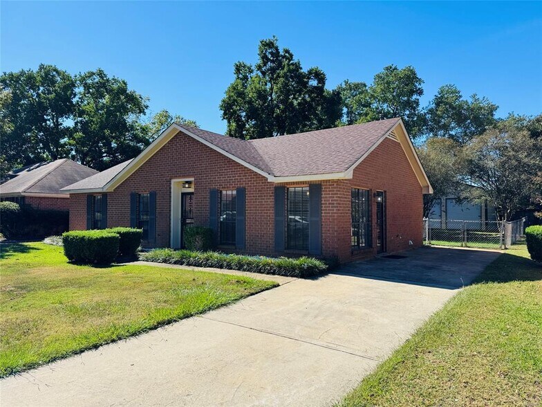 Primary Photo - 728 E Gardendale Dr