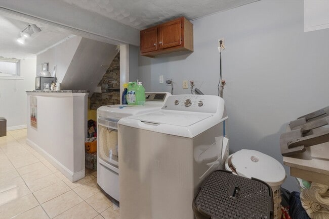 Building Photo - 20 Brae Rd