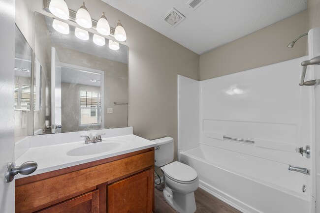 Building Photo - 2421 Hill St