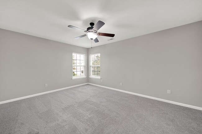 Building Photo - Stunning 6 Bed 3.5 Bath Home in Davidson!