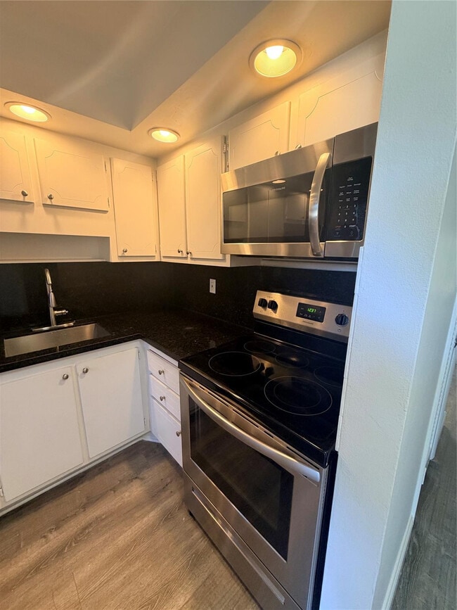 Building Photo - 1201 SE 2nd Ct