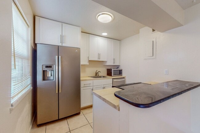 Building Photo - North Valley 3 bedroom Townhouse