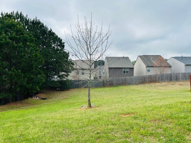 Building Photo - Beautiful 4 bedroom, 2.5 bathroom home In ...