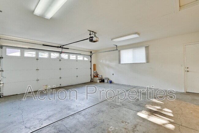 Building Photo - 261 Langton Ave
