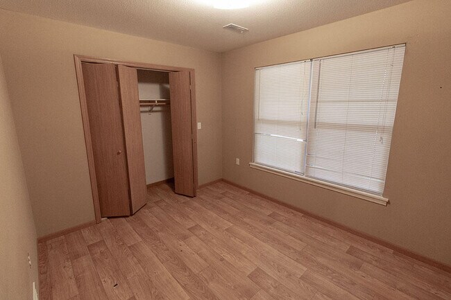 Building Photo - 1546 Florence Dr