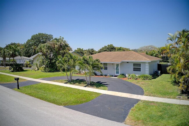 Building Photo - 19445 Carolina Cir