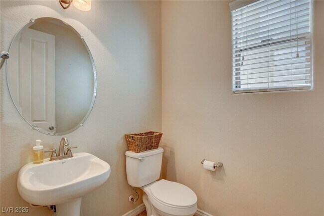 Building Photo - 44 Delighted Ave