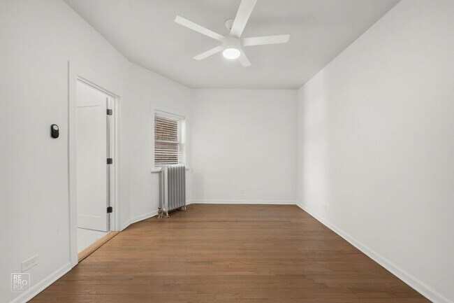 Building Photo - “Spacious 4-Bedroom Duplex in Rogers Park With In-Unit Laundry & Pet-Friendly Living!”