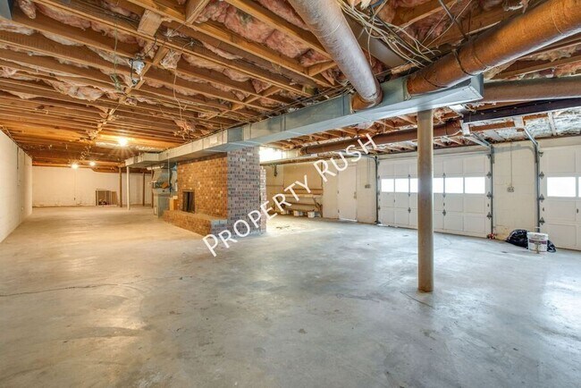 Building Photo - 303 Windmere Dr