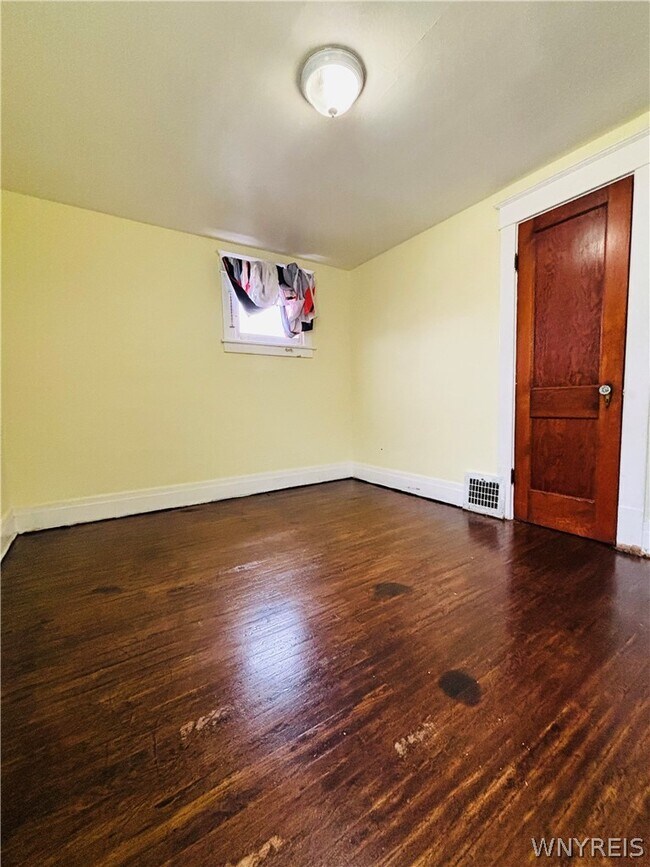 Building Photo - 297 Davidson Ave