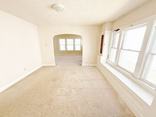 Building Photo - 4921 E 85th St