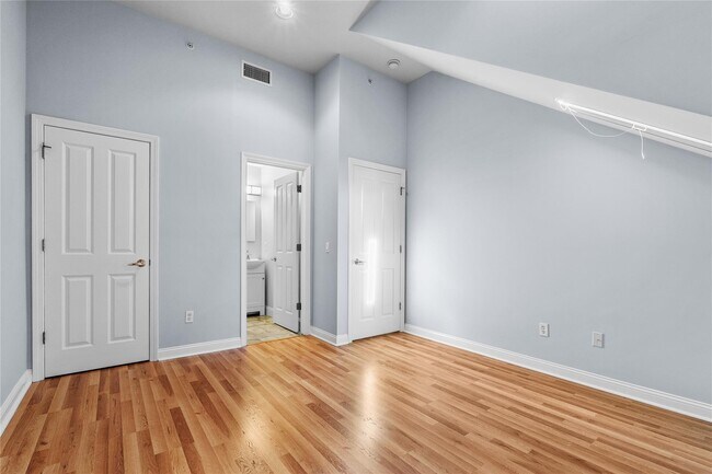 Building Photo - 200 School House Rd