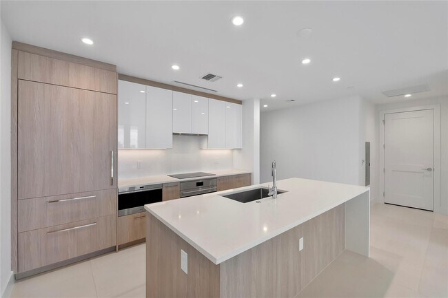 Building Photo - 153 N Seabreeze Blvd