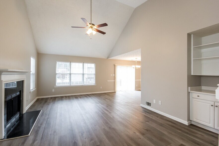 Building Photo - 2060 Stoneoak Dr