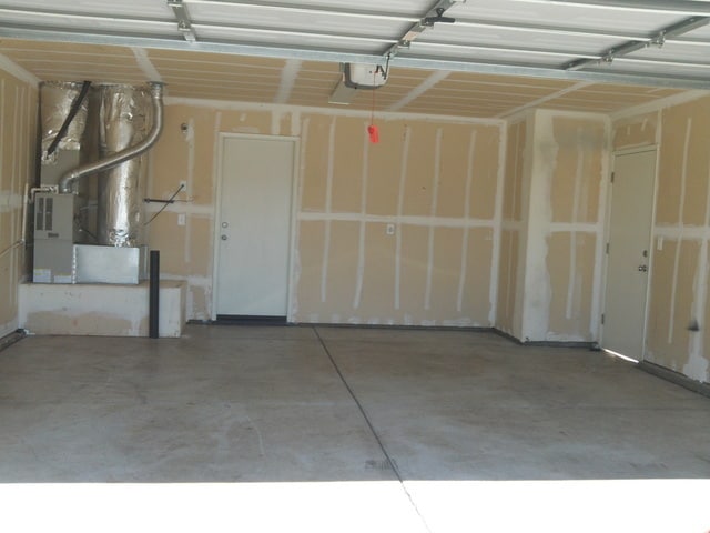 Building Photo - Beautiful home located in a court!