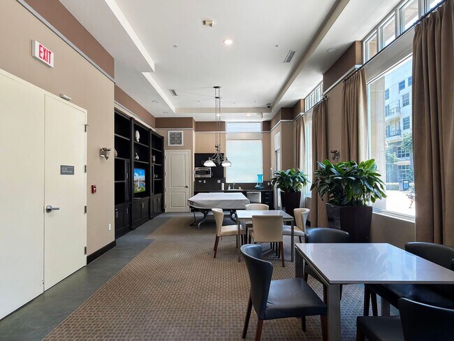 Building Photo - 150 The Promenade N