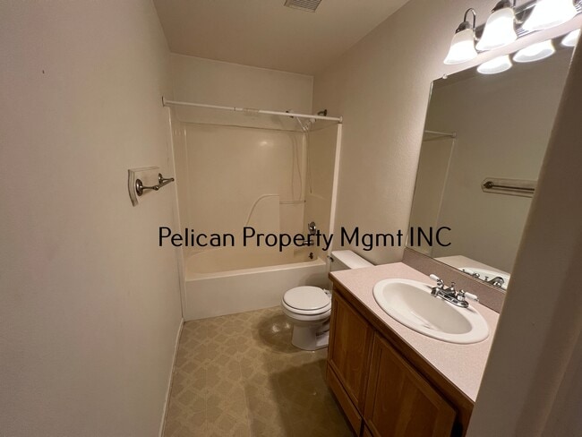 Building Photo - 2733 Montelius St