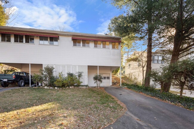 Building Photo - 30 Lorraine Ave