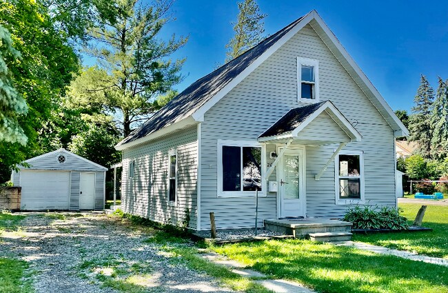 Primary Photo - 207 W Perry St