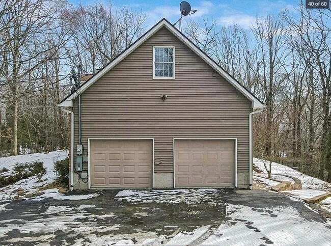 Building Photo - 3290 Birch Hill Dr