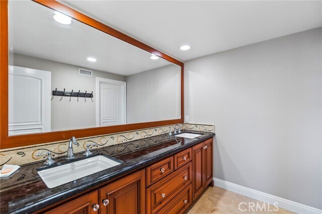 Building Photo - 2 Cedar Ridge