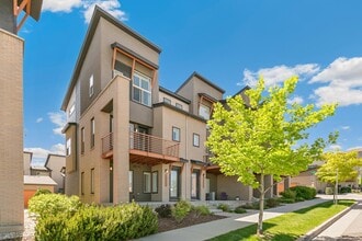 Building Photo - 10069 Town Ridge Ln