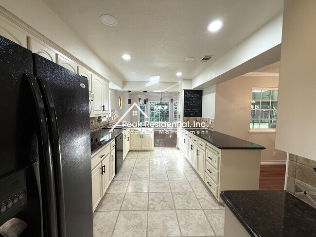 Building Photo - Spacious 3bd/2ba Carmichael Home With Sun Room