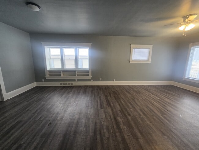 Building Photo - 319 S Maple Ave