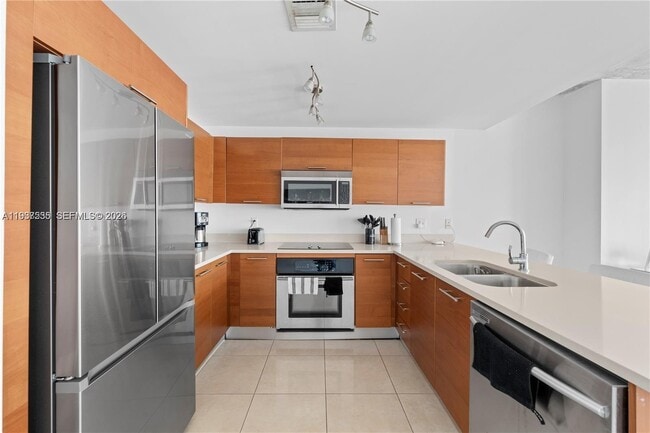 Building Photo - 3250 NE 1st Ave