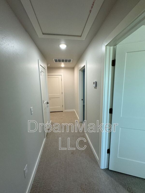 Building Photo - 901 Riva Pkwy
