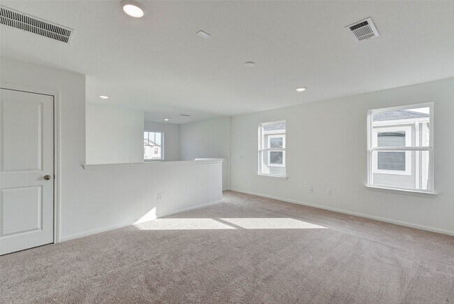 Building Photo - 25821 Hedgerow Dr