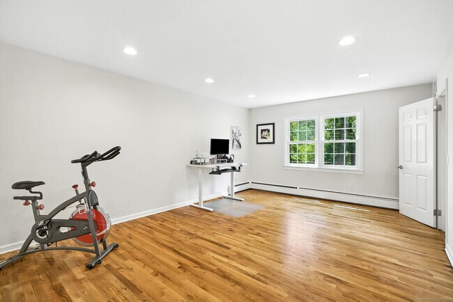 Building Photo - 163 MacGregor Dr