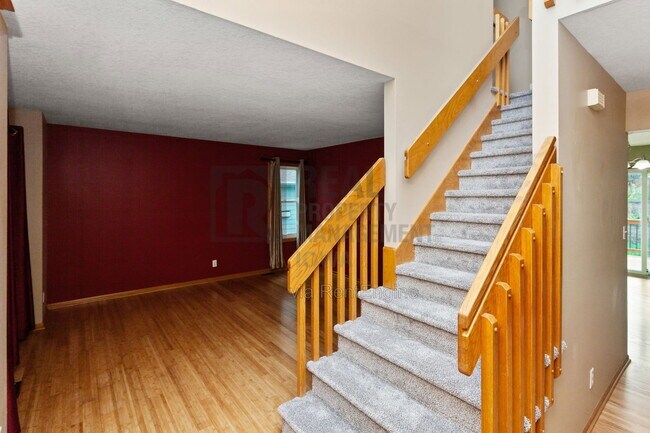 Building Photo - 8912 Highland Oaks Dr