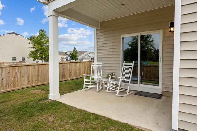 Building Photo - 400 Louisia Mae Way