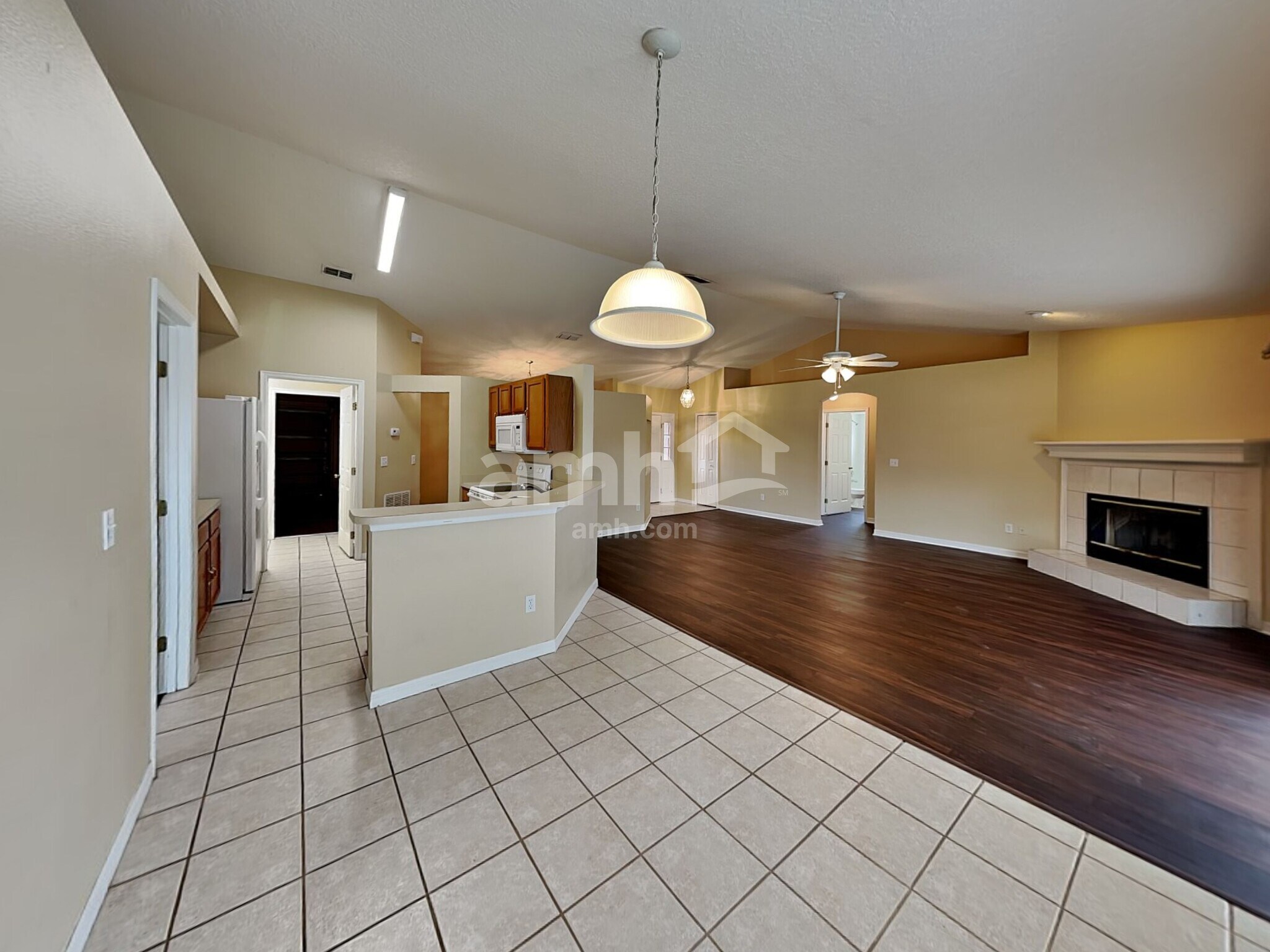 Building Photo - 722 Meadow Park Dr