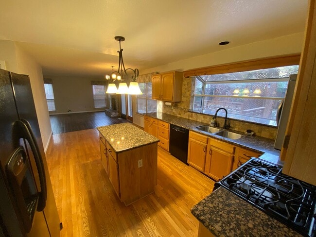Building Photo - NW Reno - Summit Ridge - 4 Bed 2.5 Bath