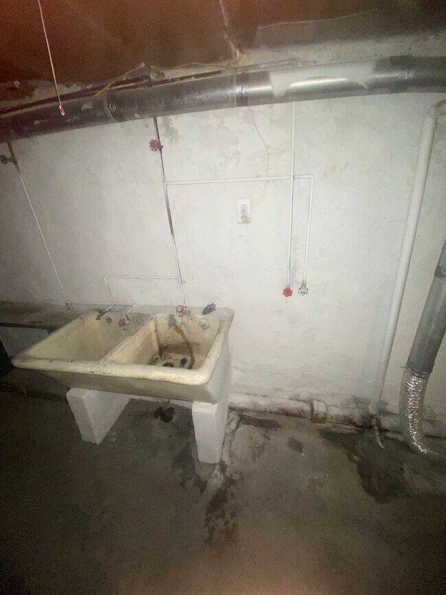 Building Photo - 3 Bedroom Modern Renovation in Chester, PA