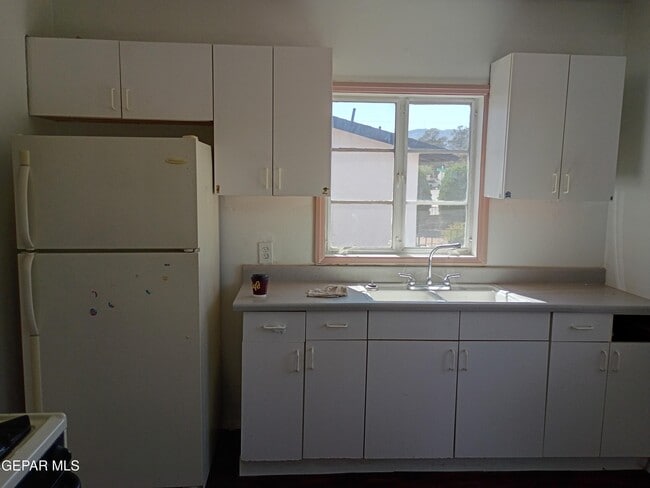 Building Photo - 4704 Clifton Ave