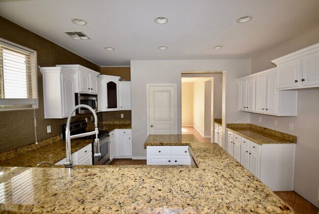 Building Photo - Beautiful Queen Creek home with a Pool!