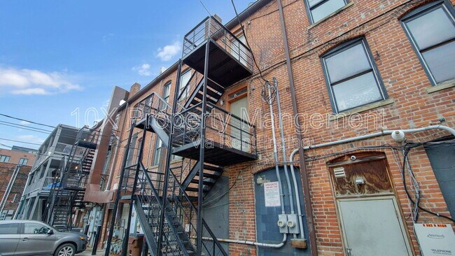 Building Photo - 978 N High St