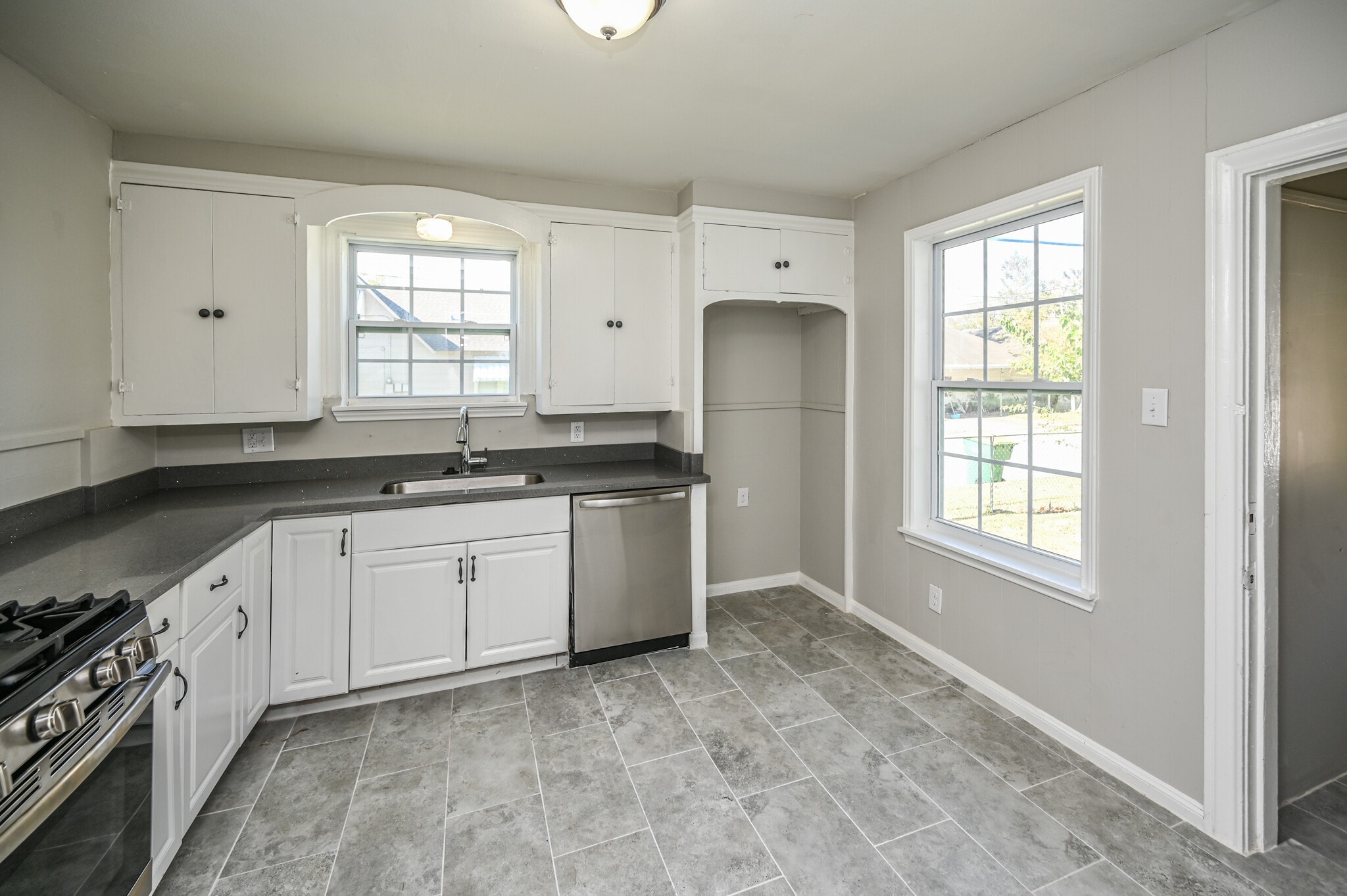 Building Photo - 500 Alford St