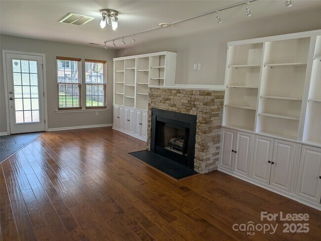 Building Photo - 9935 Redbud Tree Ct