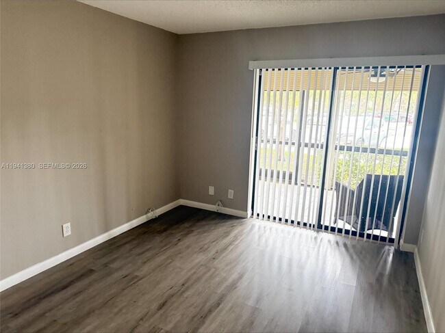 Building Photo - 2312 S Cypress Bend Dr