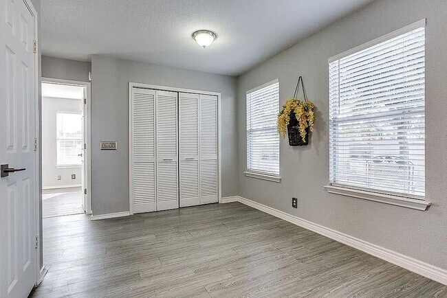Building Photo - 1200 Kenneys Way