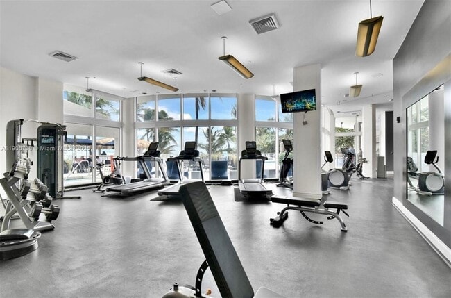 Building Photo - 17375 Collins Ave