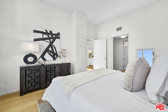 Building Photo - 877 Francisco St