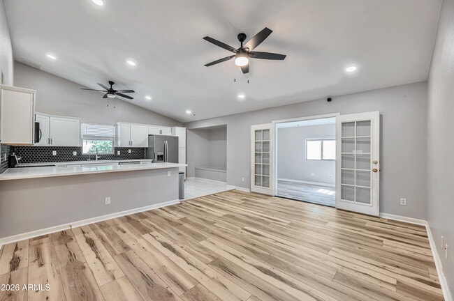 Building Photo - 6502 E Grandview Dr